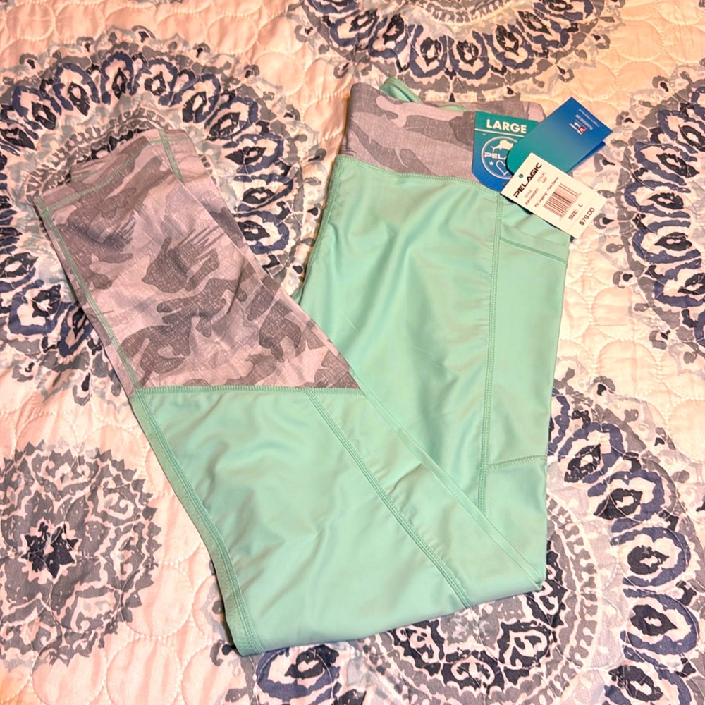 Pelagic Women’s Fiji  Leggings - Fish Camo size large - New w/tags. Color LGY